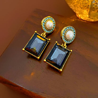 Necklace With Square-set Diamonds And Spliced Pearl Collarbone Chain